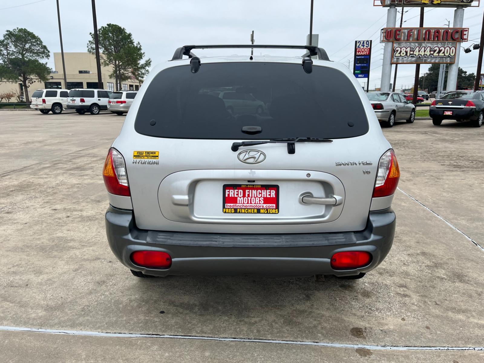 2003 SILVER /gray Hyundai Santa Fe GLS (KM8SC13D53U) with an 2.7L V6 DOHC 24V engine, 4-Speed Automatic Overdrive transmission, located at 14700 Tomball Parkway 249, Houston, TX, 77086, (281) 444-2200, 29.928619, -95.504074 - Photo #5